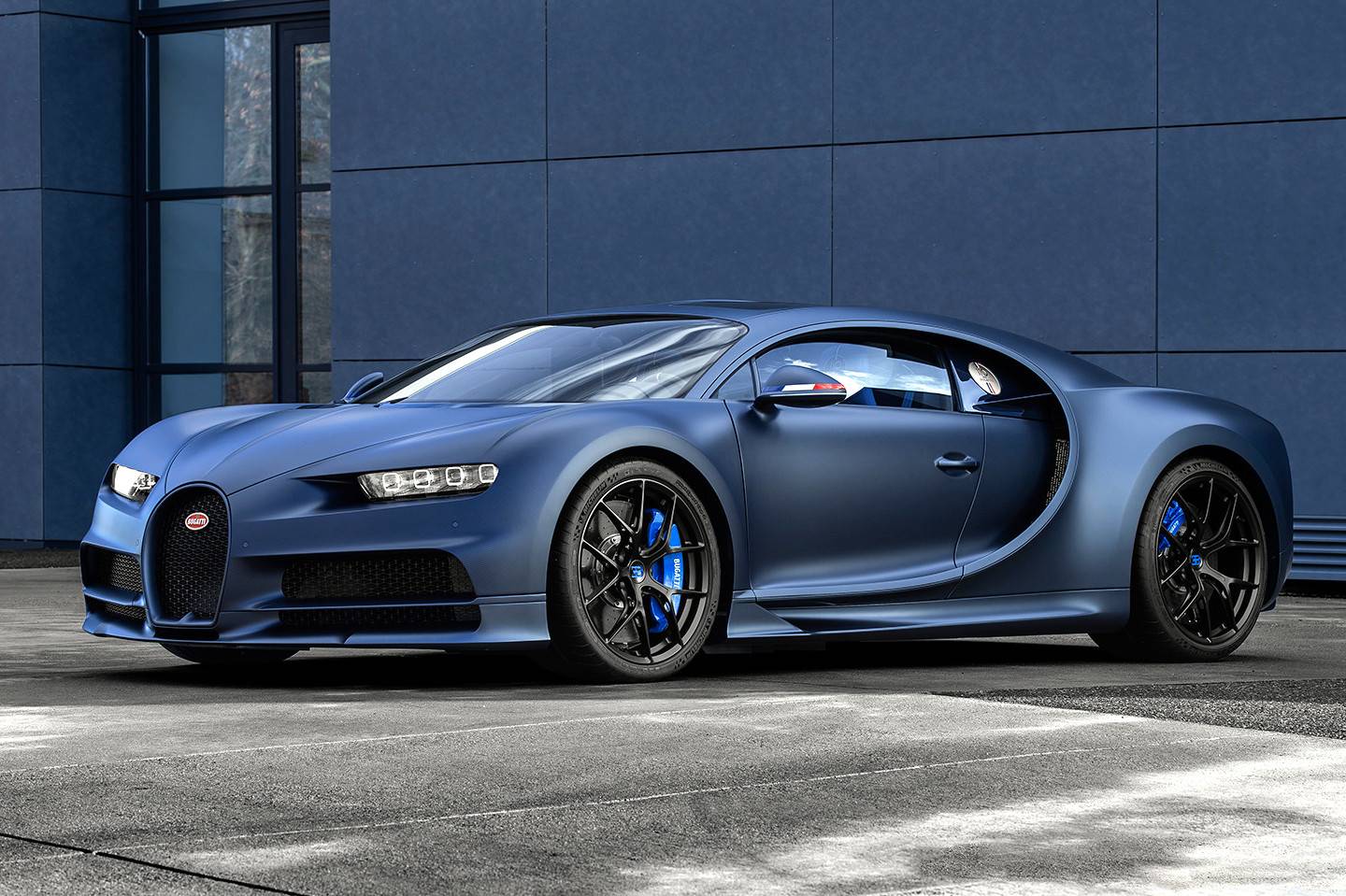 A quase 500 km/h, Bugatti Chiron vira o carro de rua mais rápido do mundo
