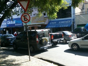 Falta de estacionamento prejudica comerciantes (Mogi das Cruzes/SP)