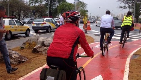 Redes de bicicletas sem estações chegam ao Brasil: solução ou novo problema para as cidades?