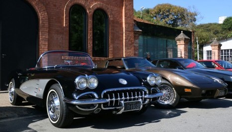 Encontro de carros antigos em SP reúne Mustang, Cadillac, Corvette e 'Rabo de peixe'