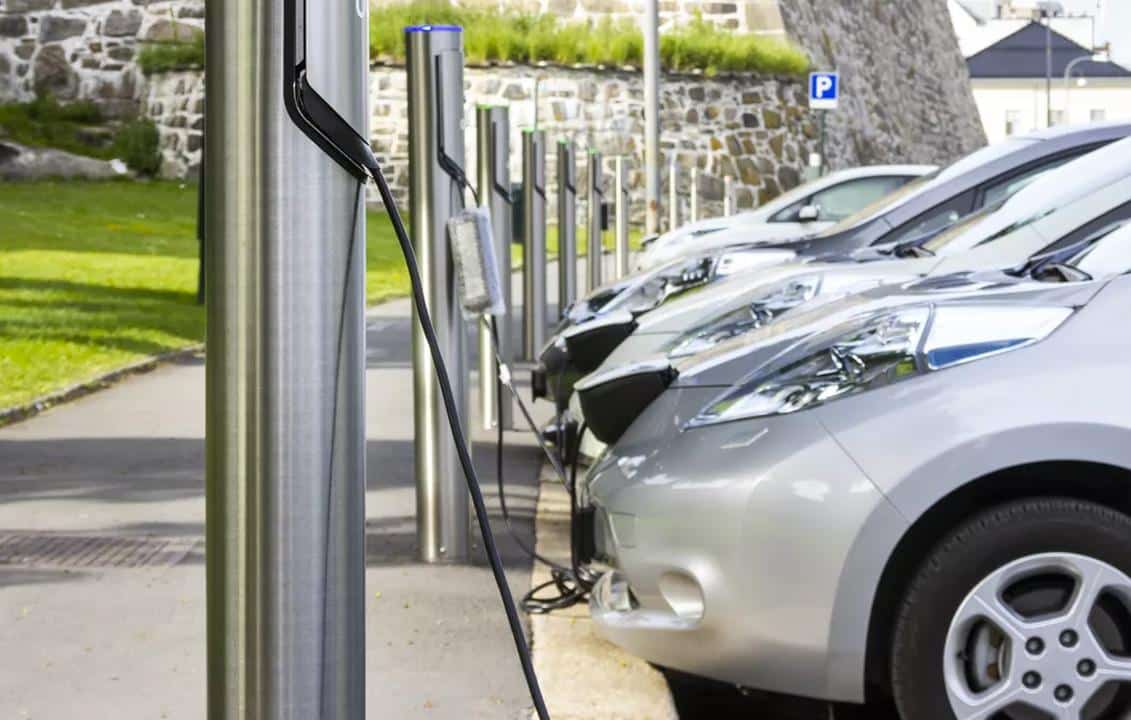 Carros elétricos podem destruir estacionamentos antigos, diz estudo