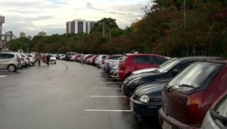 Projeto permite uso de espaço público como estacionamento (Curitiba/PR)