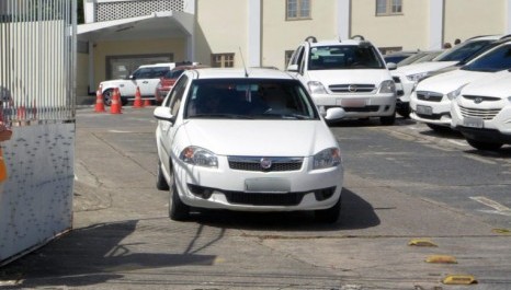 Zona Azul e estacionamentos particulares voltam a operar em Santos (SP)