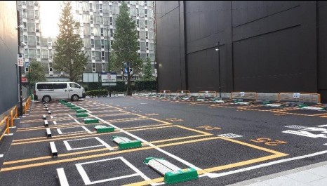 Estacionamentos de Tóquio abusam de invenções para poupar espaço