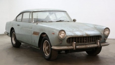 Abandonada, rara Ferrari 1961 é vendida por R$ 1,3 mi
