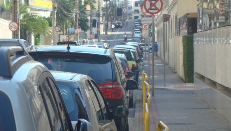 Sobram carros e desordem (Niterói/RJ)