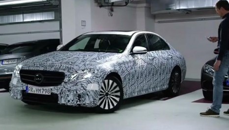 Novo Mercedes Classe E poderá estacionar sozinho; veja vídeo