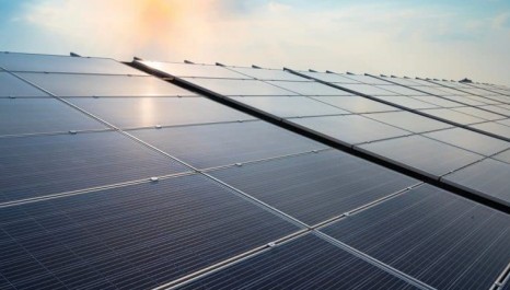 Estacionamentos com painéis solares serão obrigatórios na França