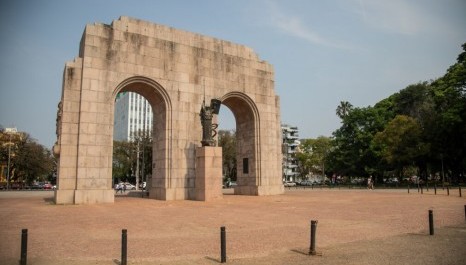 Prefeitura de Porto Alegre justifica concessão da Redenção em razão do vandalismo e confirma estacionamento