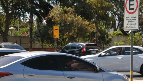 Justiça do DF derruba lei que reservava vagas a advogados em estacionamentos