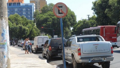 Estacionar em local proibido por sinalização gerou mais de 800 multas este ano em SL (MA)