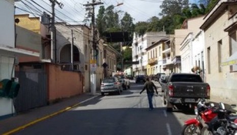 Centro de Cantagalo, RJ, ganha 15 novas vagas de estacionamento
