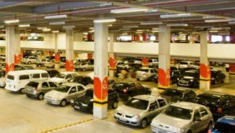 Shoppings começam cobrança por estacionamentos (BA)