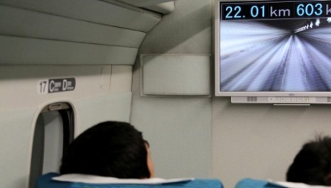 Trem-bala magnético japonês bate novo recorde de velocidade a 603 km/h