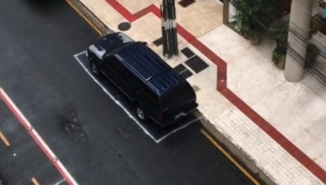 Criador de vagas para estacionamento viraliza em Balneário Camboriú