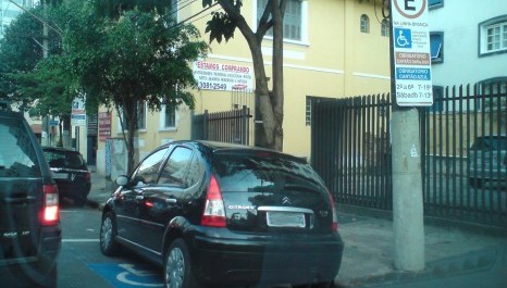 Condutores são multados por estacionamento proibido (Fortaleza/CE)