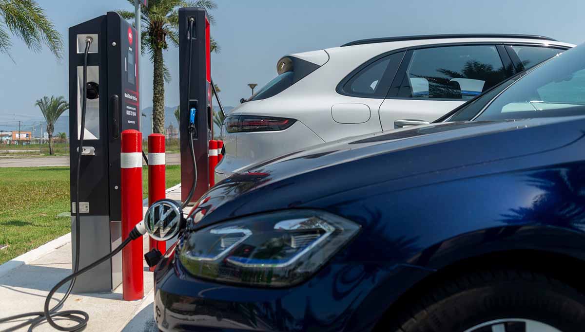 Sabe quantos carros elétricos e híbridos já foram vendidos no Brasil? Número surpreende