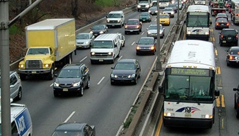 Ônibus de SP testam pagamento com cartão de crédito e débito