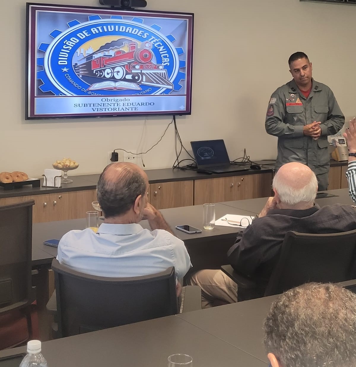 Sindepark realizou palestra com especialista em recarga de elétricos