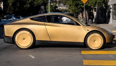 Táxi robô da Tesla começa a rodar sem volante e com 'economia' polêmica