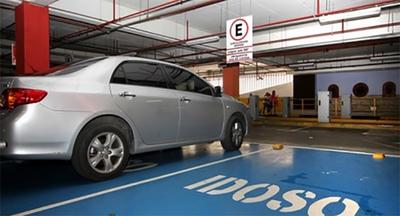 DMTT autua motoristas por uso indevido de vagas especiais em estacionamentos de shoppings de Maceió